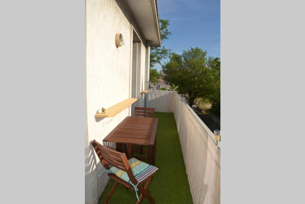אביניון Appartement Lumineux Et Calme Avec Terrasse מראה חיצוני תמונה