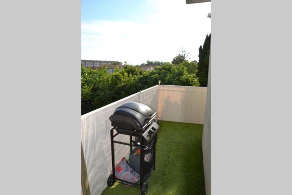 אביניון Appartement Lumineux Et Calme Avec Terrasse מראה חיצוני תמונה